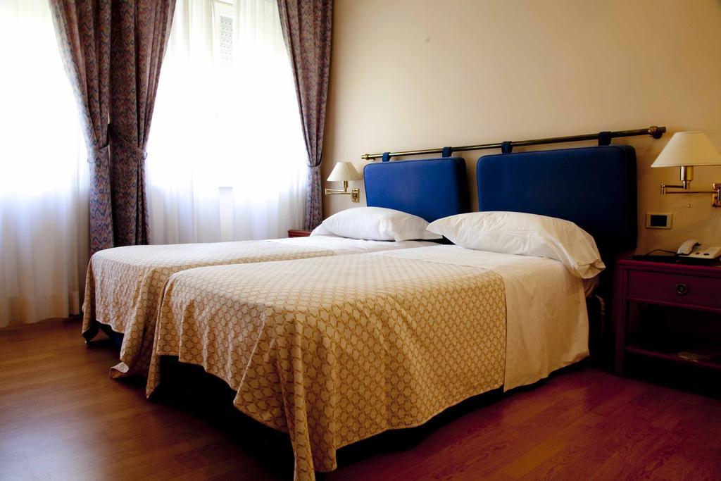 Hotel Jolly Castrovillari Pokoj fotografie
